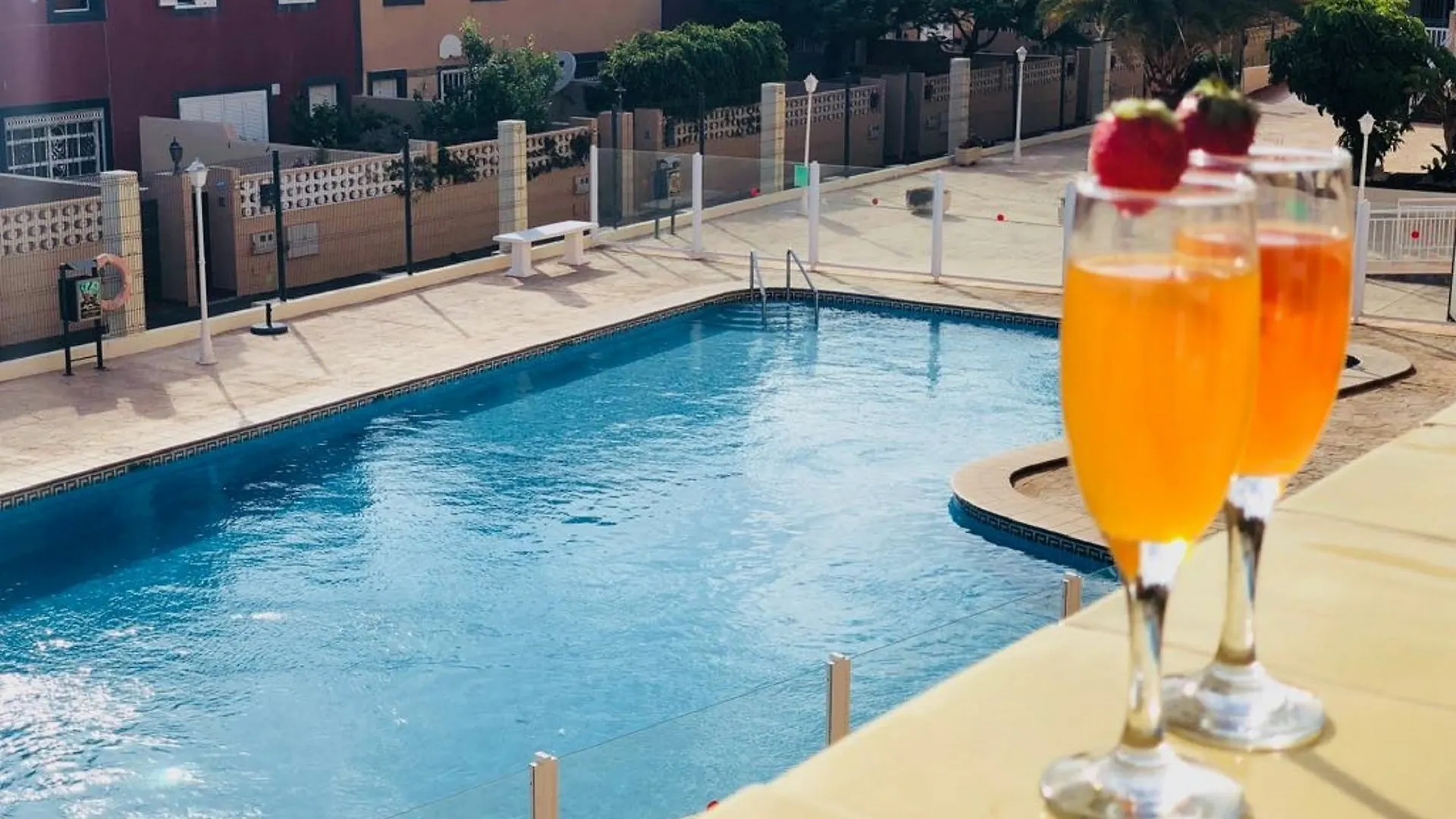 Apto Yellow Cliff Vista Piscina أرونا 0*,  إسبانيا