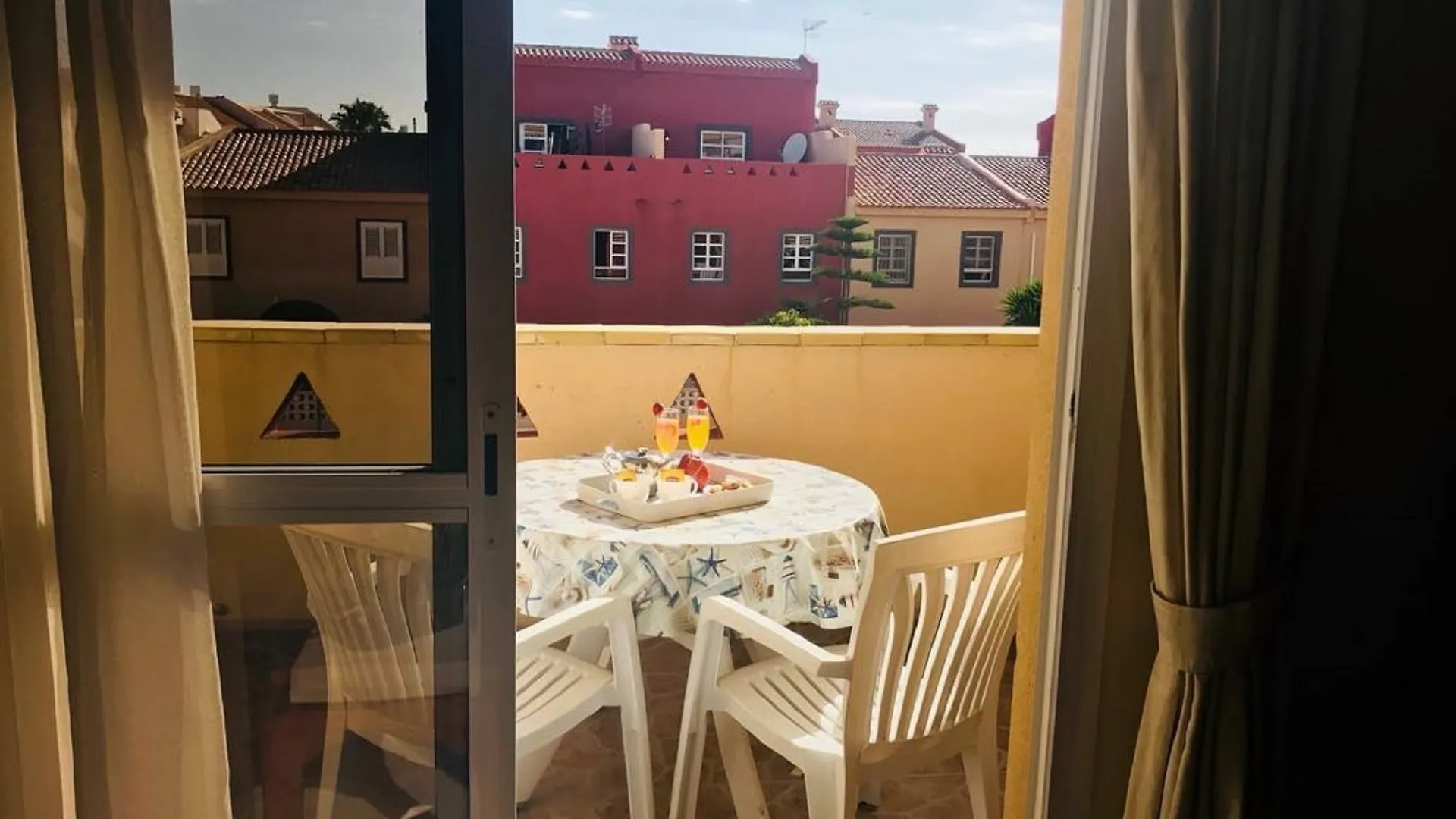 Apto Yellow Cliff Vista Piscina Arona  Apartment Arona (Tenerife)
